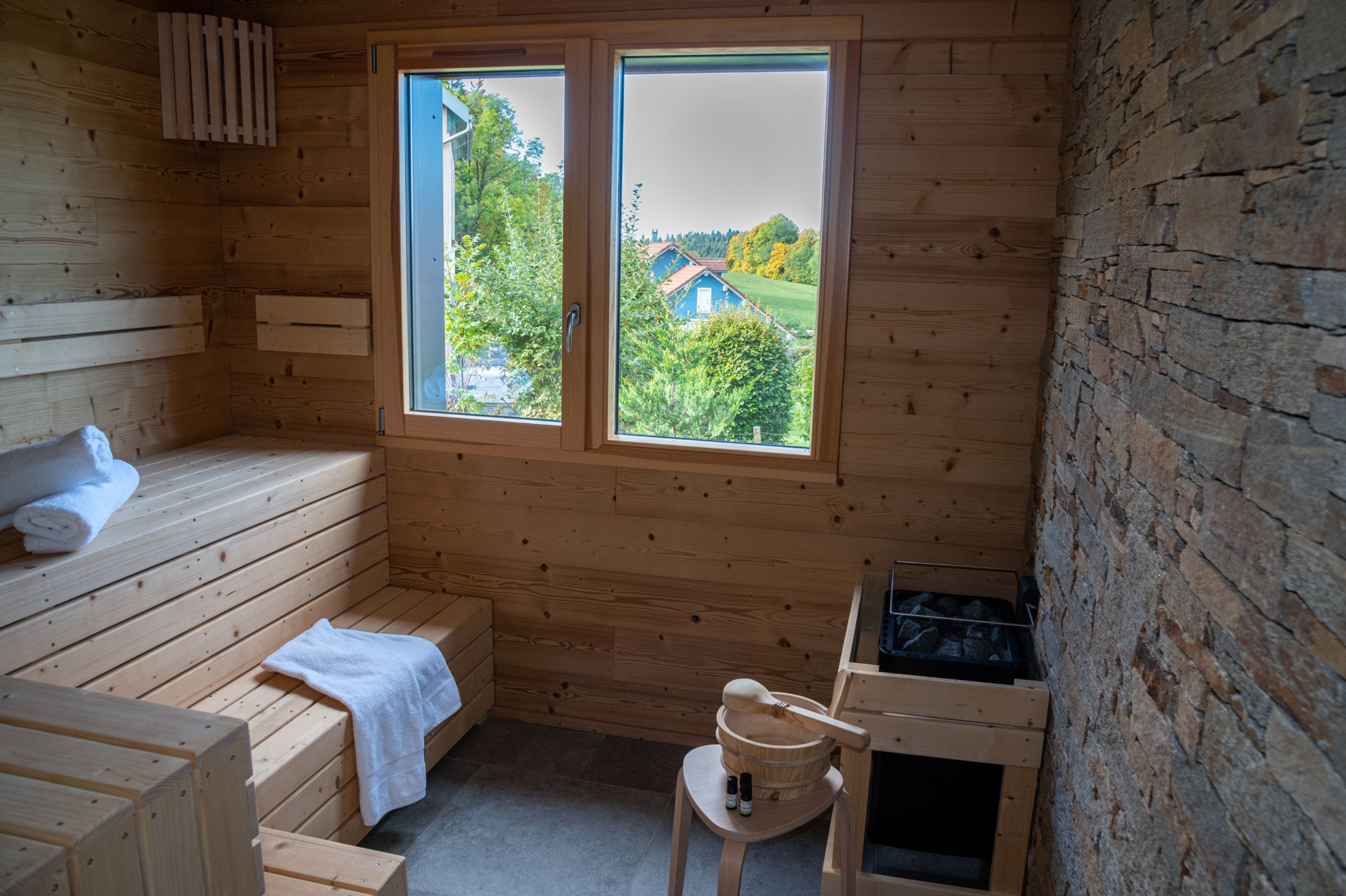 https://notrechalet.fr/uploads/2023/01/notre-chalet-sauna-scaled.jpg