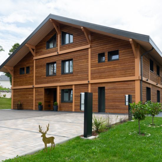 exterieur-notre chalet_bornes de recharges_parking